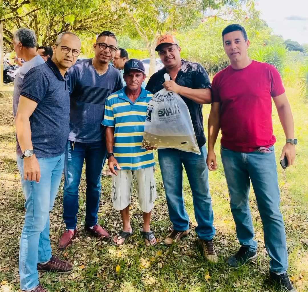 Camacã: Prefeitura entrega 30 mil alevinos da espécie Tambaqui e Tilápia para agricultores 


